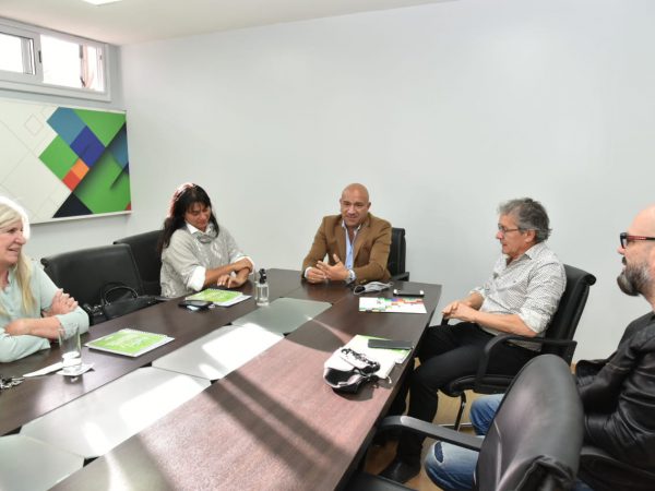 dario lucca con rionegrinos.jpg