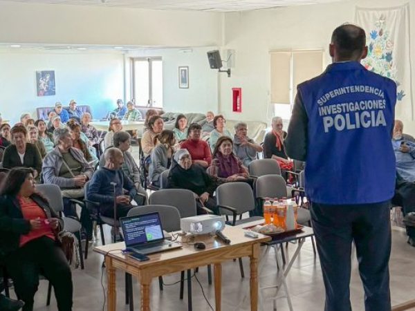 web-Charla-de-Prevencion-en-Ciberestafas-48-1-696x387