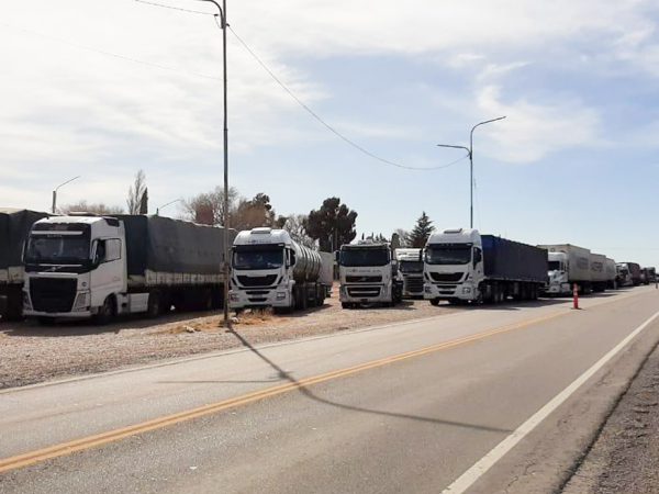 web Chile los camiones varados en Las Lajas 45
